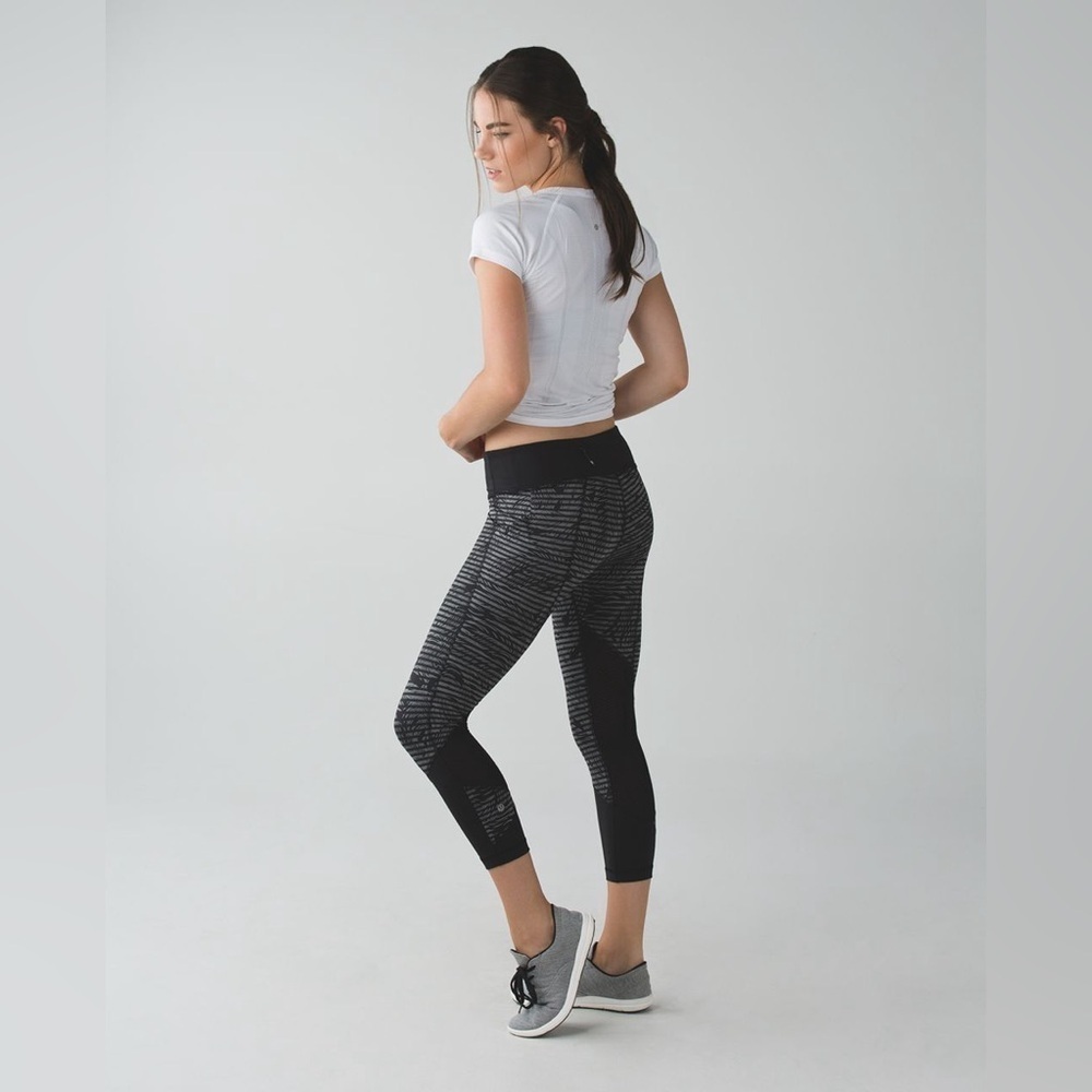 Lululemon Black and Gray Pace Rival Crop *Full-On Luxtreme Sport Leggings Size 6